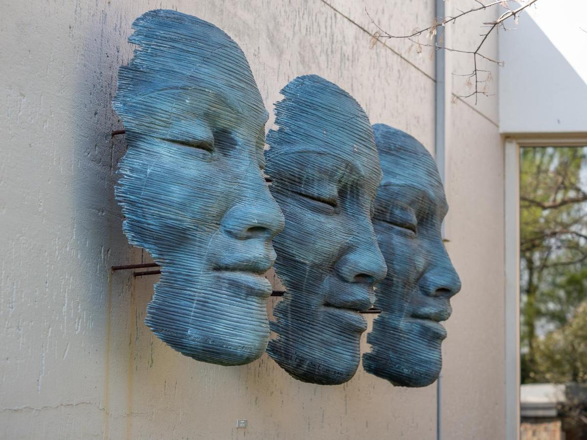 Seven Villa Hotel & Spa Johannesburg Ngoại thất bức ảnh The sculpture in 2018