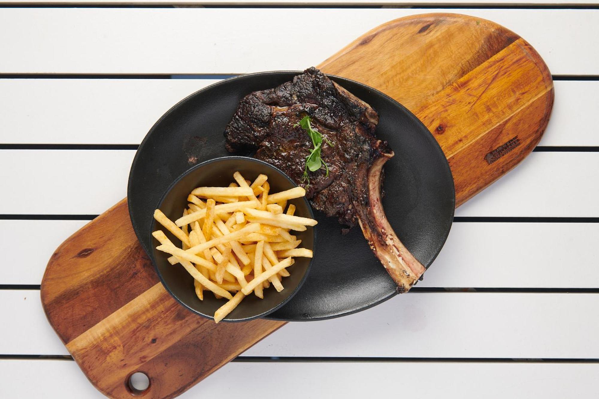 Seven Villa Hotel & Spa Johannesburg Ngoại thất bức ảnh A steak and chips meal