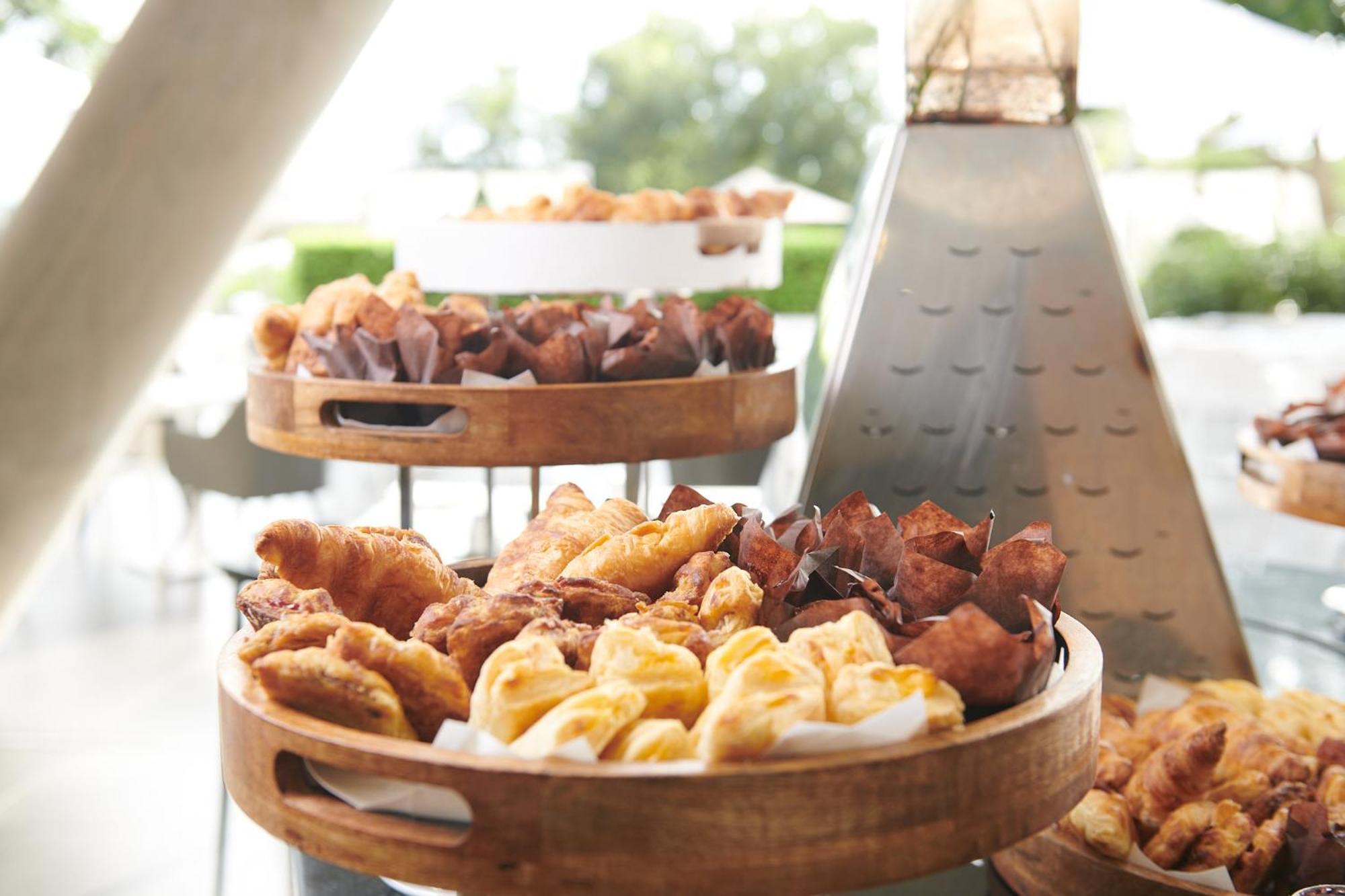 Seven Villa Hotel & Spa Johannesburg Ngoại thất bức ảnh A selection of pastries